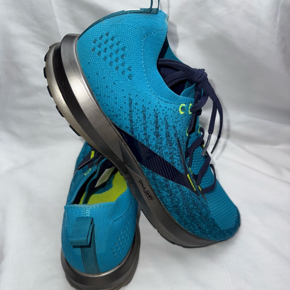 Brooks Men's Levitate 3 running shoes in the Blue/Navy/Nightlife size 10 - Picture 2 of 8